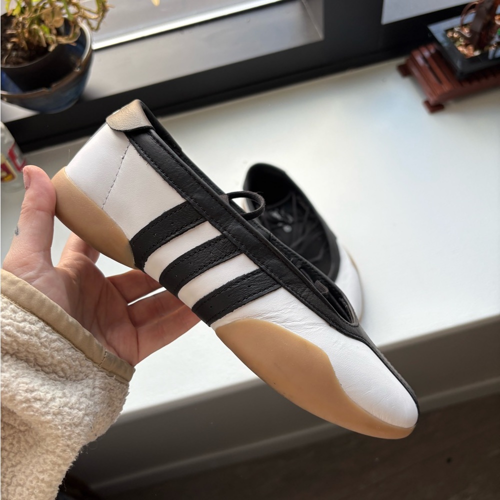 Adidas Taekwondo Mei flats size 5.5
